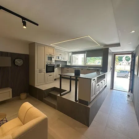 Appartement Modern Ground Floor Maisonette - Blanch